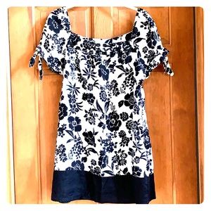 Adorable embellished black and white tunic...